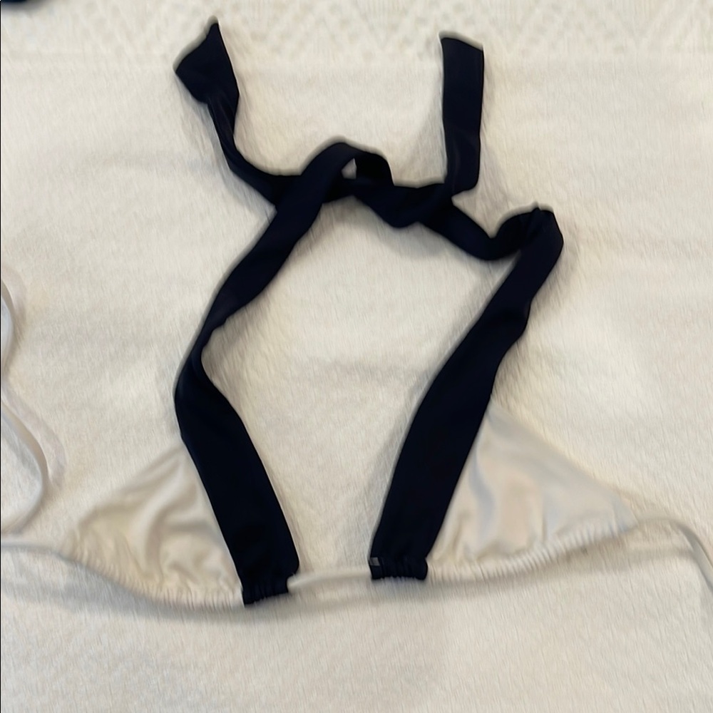 Black and White Bikini Top‎